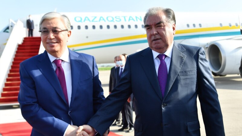 Президент Казахстана Токаев прибыл с официальным визитом в Душанбе