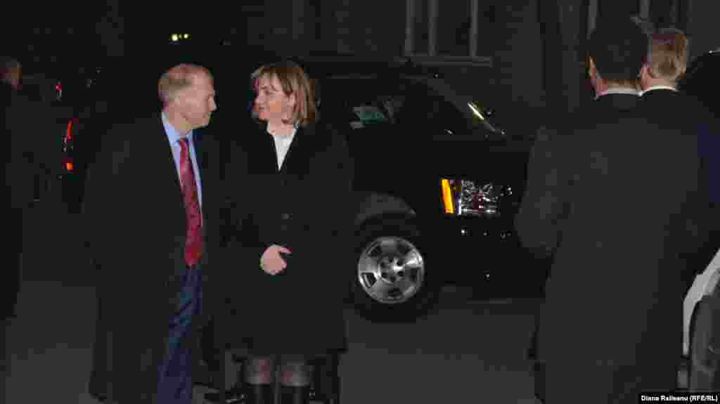 Ambasadorul american William Moser şi ministrul moldovean de externe Natalia Gherman