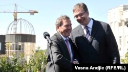 Bivši nemački kancelar Gerhard Šreder sa Aleksandrom Vučićem, tada premijerom Srbije tokom susreta u Beogradu u aprilu 2016.