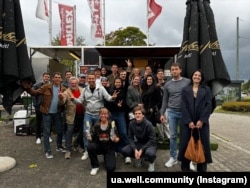 Учасники UA Well Community під час відкриття фудтрака Олега та Марії