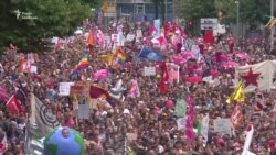 Тисячі людей продовжують протести у Гамбурзі через G20 після сутичок з поліцією (відео)