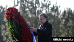 Шавкат Мирзиёев президент Ислам Каримовдун тажиясында