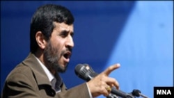 آقای احمدی نژاد گفته است« اين قدرت های جهان هستند که منزوی شده اند و نه جمهوری اسلامی»