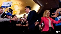 Митт Ромни и его жена Анна среди сторонников. "Супервторник" 6 марта 2012 года, Бостон