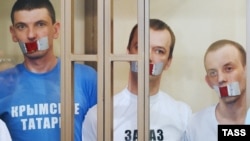 Слева направо: Рустем Ваитов, Юрий (Нури) Примов и Руслан Зейтуллаев, 7 сентября 2016 года, Ростов-на-Дону