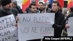 Imagine de la un protest PAS și PPDA în fața ANRE, martie 2018