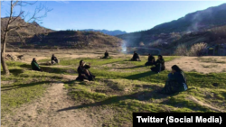 IRAN -- social distancing -- Women in a village in Iran’s Lorestan province have gathering while respecting social distancing rules. 