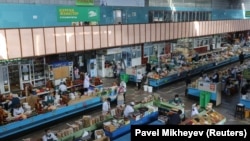 Алматыдагы базар.