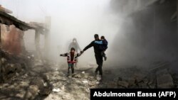 Эпизод бомбардировки силами Асада кварталов в пригороде Дамаска, 8 февраля 2018 года.