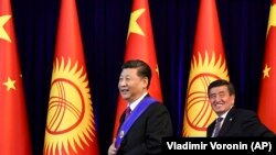 Xitoy prezidenti Si Szinpin va Qirg‘izistonning sobiq prezidenti Sooronbay Jeenbekov Bishkekdagi ShHT sammitida - 13 - iyun, 2019