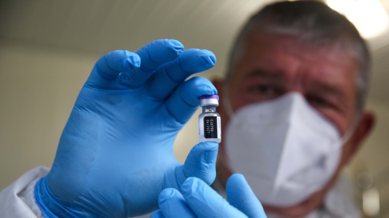 Вакцината на Фајзер ефикасна и против британската мутација на коронавирусот