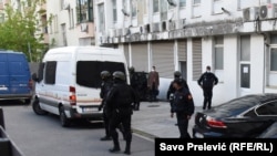 Policija ispred zgrade Specijalnog tužilaštva, 21. april