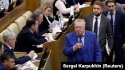 Лидер ЛДПР Владимир Жириновский перед голосованием в Госдуме по пенсионной реформе