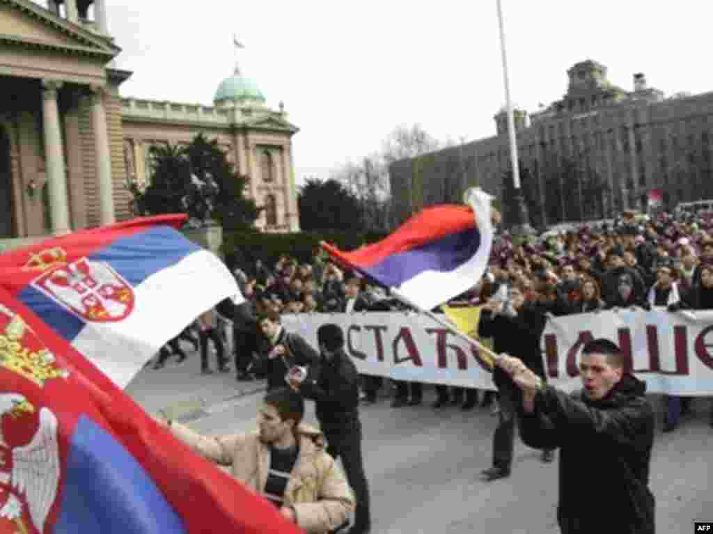 Протест сербских студентов. Более 5000 человек вышли на улицы Белграда, 18 февраля 2008