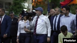Armenia - Prime Minister Nikol Pashinian and his political allies campaign in Armavir, June 7, 2021.