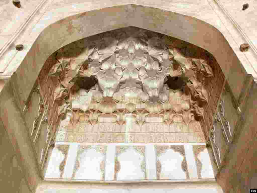 برخی آن را زندان و برخی خانقاه نامیده‌اند