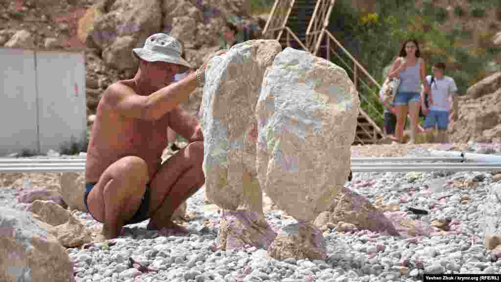 Найважливішим у цій справі є те, яким буде фундамент &ndash; перший камінь, на якому вишикуються всі інші. Тут важливо придивлятися до тріщин і маленьких заглиблень на ньому