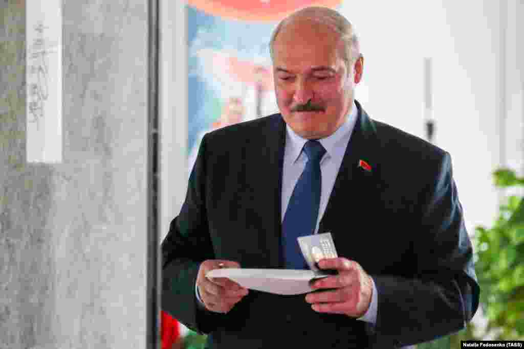 President Lukashenka casts his ballot in Minsk.