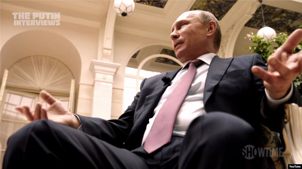 Владимир Путин дает интервью Оливеру Стоуну 
