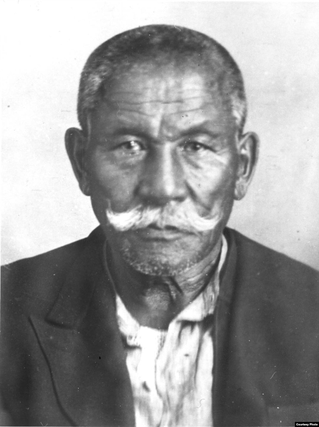 Әлихан Бөкейхан 1937 жылы 71 жасында Мәскеуде Сталиннің бұйрығымен атылды. Атылар алдындағы суреті. Бутырка түрмесі, Мәскеу, 1937 жыл.