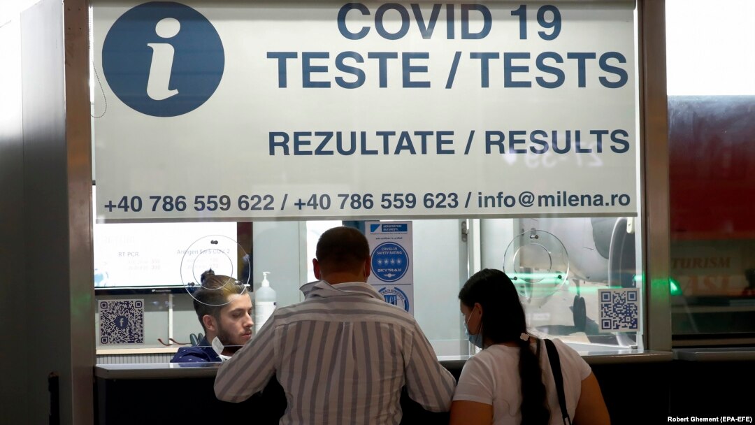 Aeroportul Otopeni este unul dintre punctele de acces în România în care autoritățile au la îndemână toate instrumentele pentru verificarea autenticității certificatelor verzi și corelarea cu persoana care le prezintă.