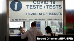 Persoanele care intră în România după data de 10 decembrie trebuie să prezinte un test Covid negativ făcut cu cel mult 48 de ore înainte, în caz contrar vor intra în carantină. 