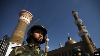 Әкемнің қызы секс порно Күйеуі мен әйелі досын үштікке шақырды (Орыс порно)