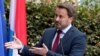 Premierul din Luxembourg, Xavier Bettel în timpul conferinței de presă, la care premierul britanic Boris Jonson nu a participat, luni, 16 septembrie 2019