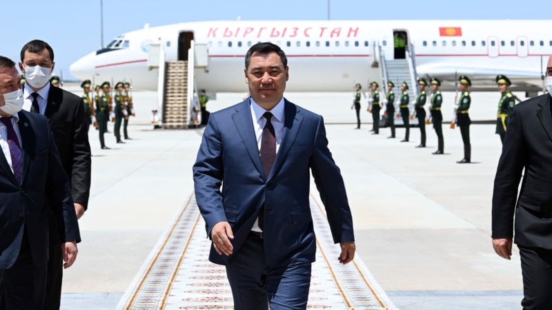 Sadyr Japarow Türkmenistanyň häzirki prezidenti bilen duşuşdy we öňki prezidentiniň mazaryna bardy