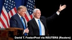 Ish-presidenti i Shteteve të Bashkuara Donald Trump dhe ish-zëvendëspresidenti Mike Pence gjatë Konventës Nacionale të republikanëve në Karolinën Veriore, SHBA, 24 gusht 2020.
