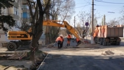 Ремонт тротуара на проспекте Победы в Севастополе, апрель 2020 года