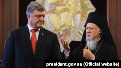 Президент України Петро Порошенко і Вселенський патріарх Варфоломій. Стамбул (Туреччина), 3 листопада 2018 року