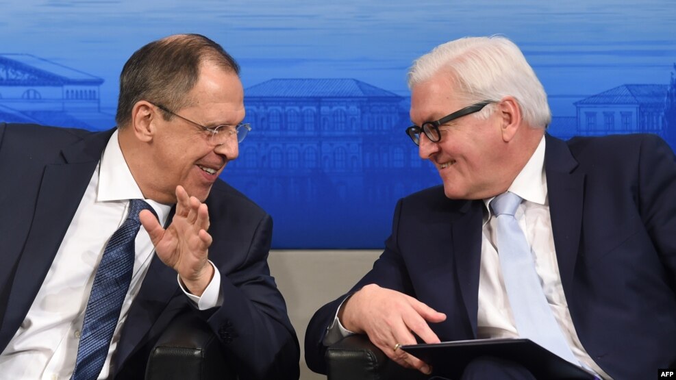 Sergei Lavrov (mjtas) dhe Frank-Walter Steinmeier gjatë një takimi të mëparshëm