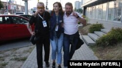 Журналістка «Нашай нівы» Натальля Лубнеўская пасьля раненьня гумовай куляй