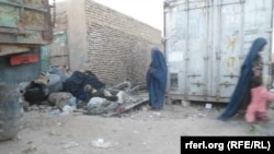 تصویر آرشیف: زنان معتاد و دخیل در کار و بار مواد مخدر در ولایت شبرغان 