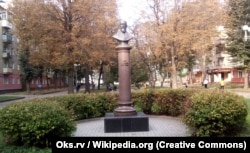Пам’ятник Нілу Хасевичу в Рівному