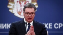 Presednik Srbije rekao je da će na pomoć moći da računaju samo oni koji nisu otpustili više od 10 odsto radnika