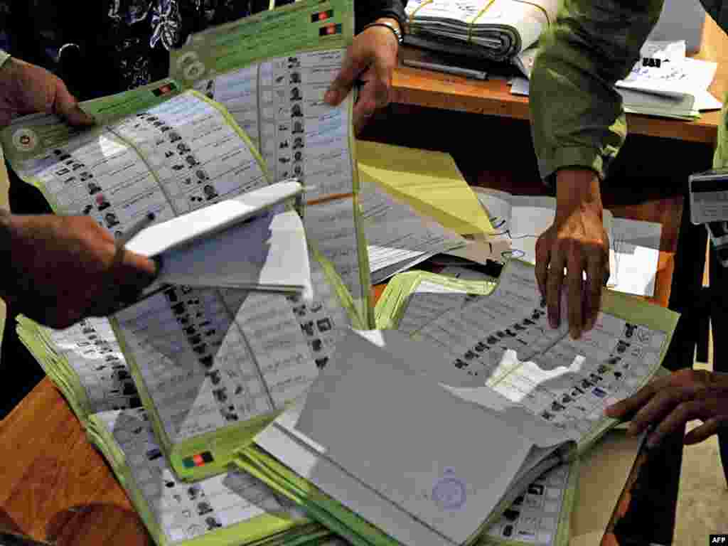 Election workers audit and recount ballots at the Independent Elections Commission (IEC) warehouse in Kabul in October 2009.