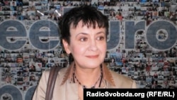 Оксана Забужко в офісі Радіо Свобода у Празі 
