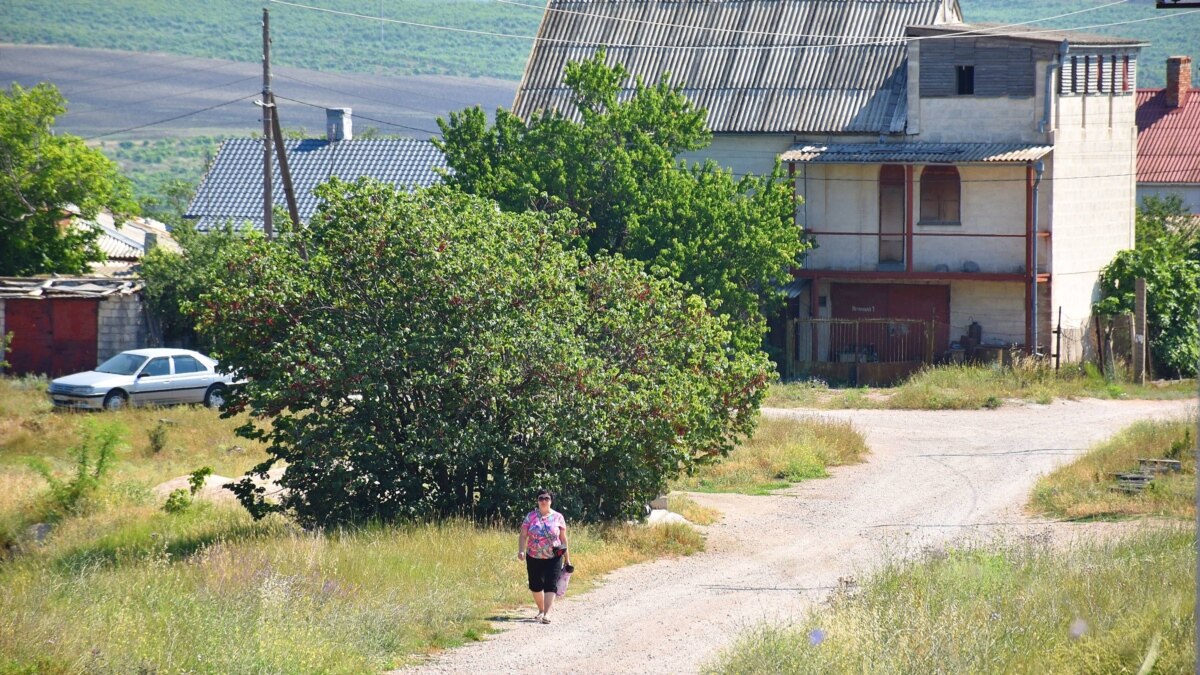 Села крымское. Крым Ушаковка. Село Крымское район Севастополя. Село Ушаковка Севастополь. Смешные села Крыма.