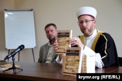 Саид Исмагилов презентует книгу на Школе исламоведения в Киеве
