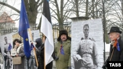 Демонстрация против демонтажа памятника советским солдатам в Таллине, 15 февраля 2007