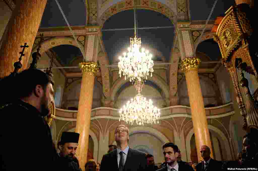 Premijer Republike Srbije Aleksandar Vučić tokom posjete pravoslavnoj Sabornoj crkvi u Sarajevu.