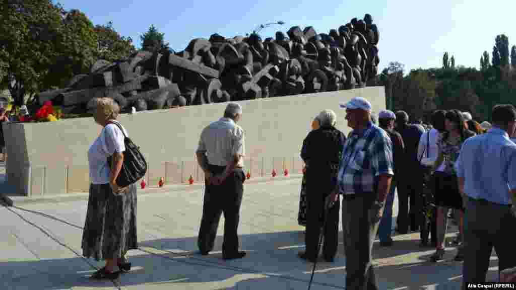 Inaugurarea monumentului victimelor deportărilor staliniste