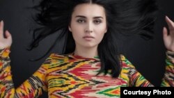 Модель узбекского дизайнера Зульфии Султон.