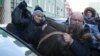 Нападнати геј-активисти на протест во Москва