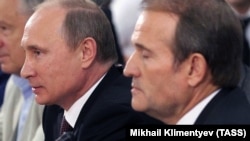 Viktor Medvedchuk (right) with Russian President Vladimir Putin in 2013.