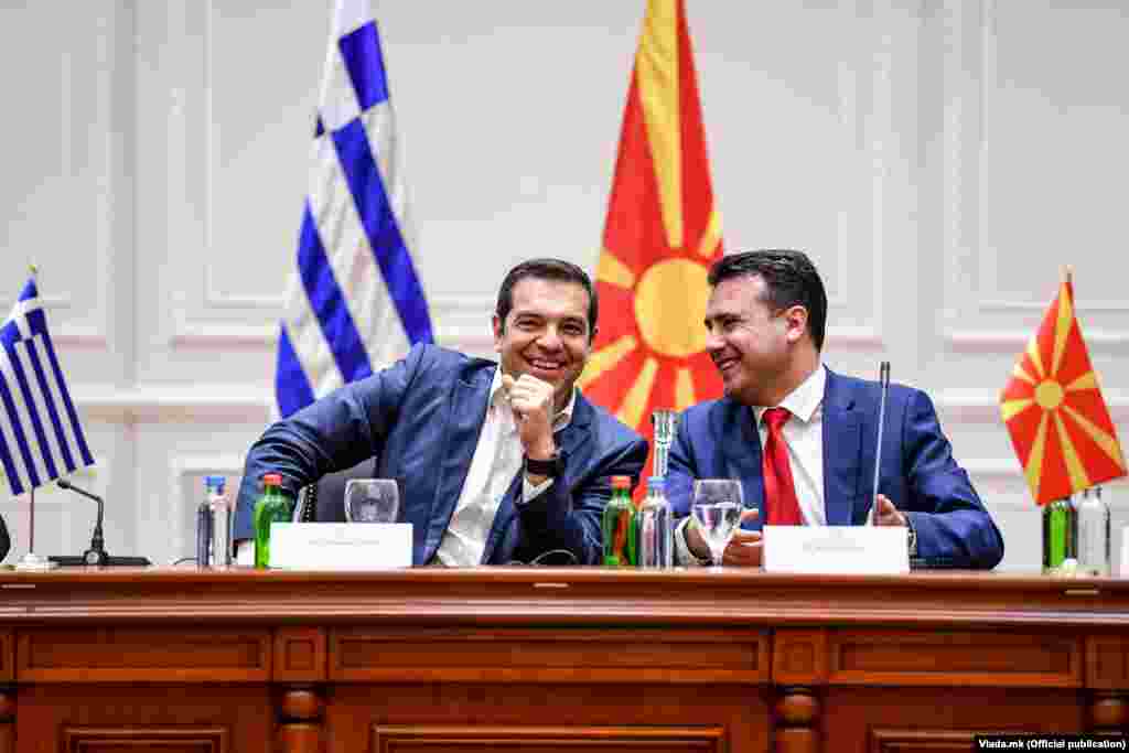 ГРЦИЈА - Благодарение на твоите напори, пораката на прогресивните сили стана уште посилна, вели поранешниот грчки премиер и лидер на СИРИЗА, Алексис Ципрас, во честитката, преку Твитер до Зоран Заев, додека пак од секторот за меѓународни и европски прашања во грчката опозициска партија, коментираат дека победатана СДСМ е уште една оптимистичка порака за иднината на регионот, јави МИА од Атина.