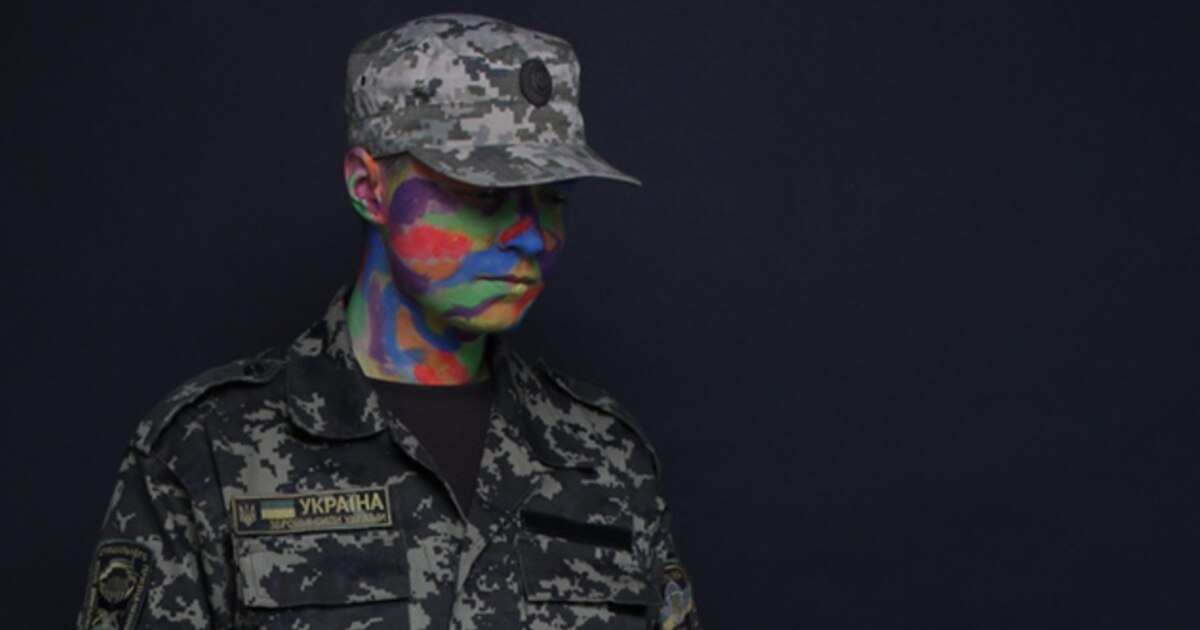 Қыздың байланған колготкиімен жыныстық қатынас