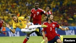 Կոլումբիացիների կոշտ խաղը Նեյմարի դեմ, ֆուտբոլի աշխարհի առաջնության մեկ-քարորդ, Ֆորտալեզա, 4 հուլիսի, 2014թ. 